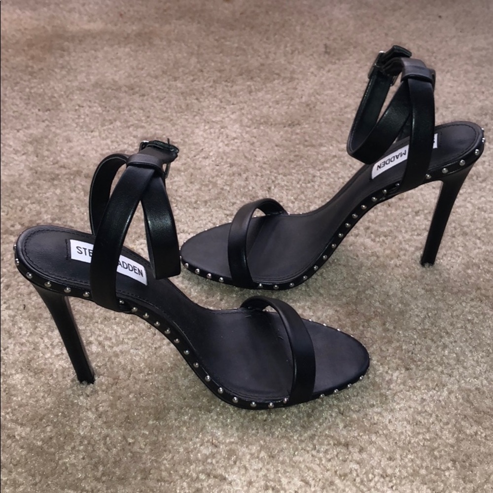 Black ankle strap Steve Madden heel